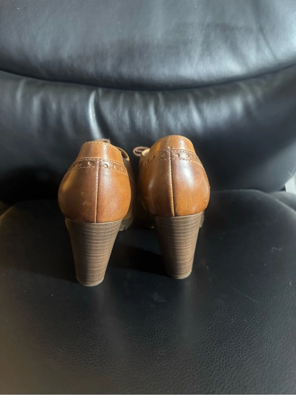 Lasocki women’s heeled shoes. Genuine leather classic style, professional
